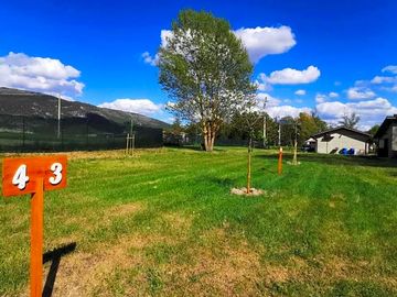 Piazzola su erba e ghiaia completamente attrezzata