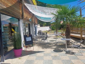 Snack bar