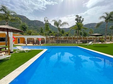 Swimming pool with views over the hills