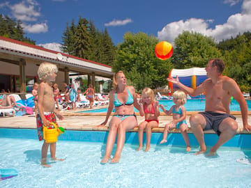 The swimming pool is perfect for families (added by manager 29 Jan 2015)