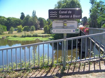Au bord du canal de Nantes à Brest (added by manager 20 Jun 2020)
