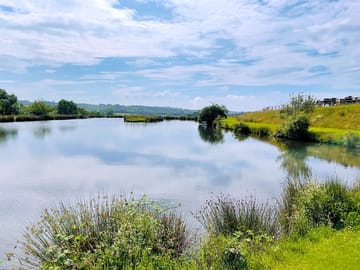 Peaceful lake on site (added by manager 30 Jun 2021)