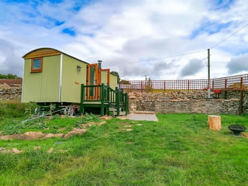 Weardale Retreat, with private patio, wood-fired hot tub, barbecue and firepit (added by manager 28 Sep 2022)