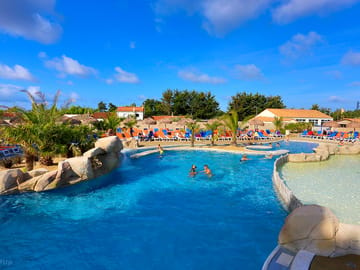 Big pool at the waterpark (added by manager 20 Nov 2015)