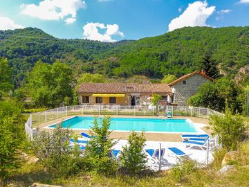 Swimming pool in front of the restaurant (added by manager 14 Sep 2022)