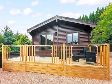 Decking at the front of the lodge (added by manager 26 Apr 2022)
