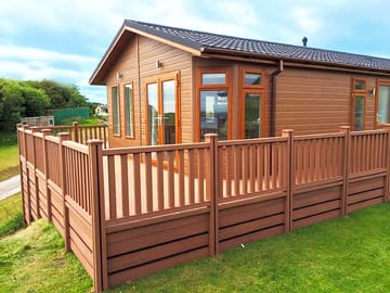 Spacious lodges with outdoor terrace (added by manager 18 Apr 2016)