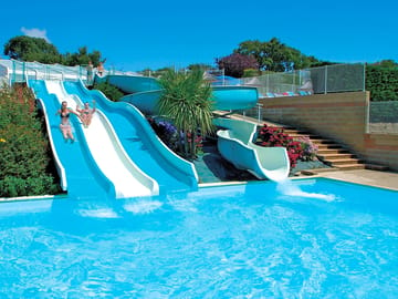 Pool with waterslides (added by manager 12 Jun 2015)