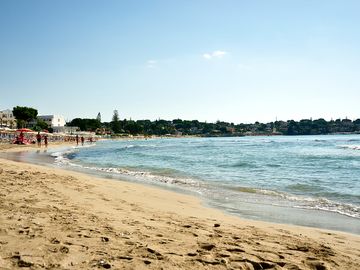 Fontane Bianche beach (added by manager 06 Jul 2018)