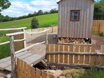 Space outside the hut (added by manager 22 Mar 2021)
