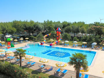 Swimming pools with water slides (added by manager 08 Jan 2021)