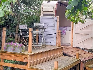 Shepherd's hut and decking (added by manager 07 Sep 2023)