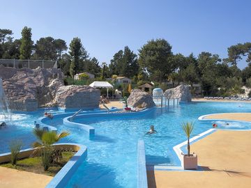 Heated aquatic area 1000m²