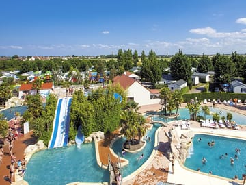 Spacious waterpark with slides and heated pools (added by manager 06 Apr 2016)