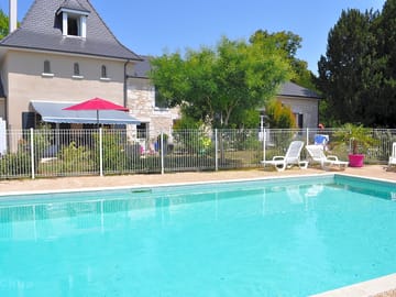 Family-friendly site with outdoor swimming pool (added by manager 19 Nov 2015)