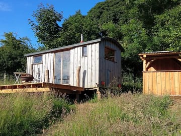 Shepherd's hut and private outdoor space (added by katy_f128142 04 Mar 2019)