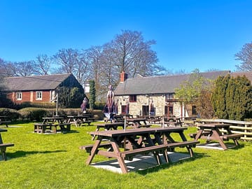 The Knockerdown pub garden (added by manager 21 Apr 2023)