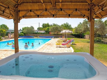 Swimming pool and hot tub (added by manager 15 Jan 2021)