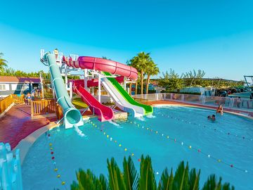 Swimming pool with water slides (added by manager 05 Feb 2024)
