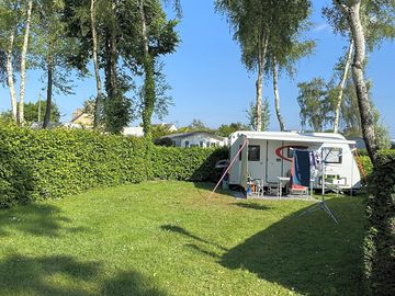 Caravane sur emplacement camping