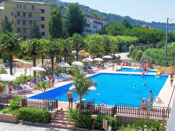 Open-air swimming pool