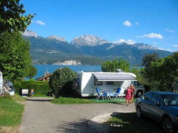 Pitches with views of the lake