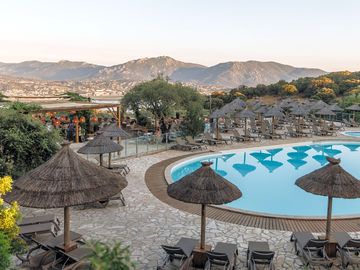 Piscine du camping et vue panoramique