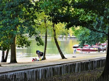 Direct access to the lake from the site