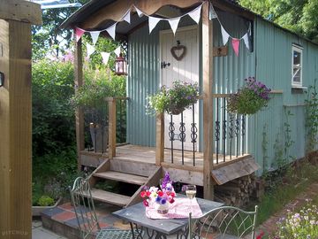 Glamping in the hut