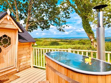 Wood-fired hot tub with fabulous views of Exmoor