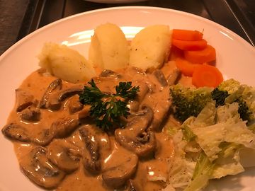 Food and drink at the trooper inn