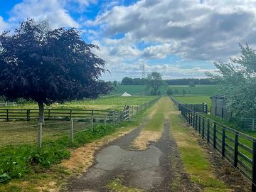 The short walk down to the tent