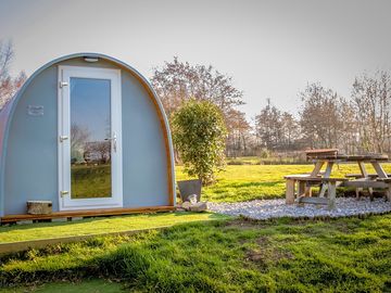 Lakeside View pod next to Alder Pool