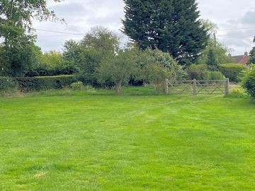 Easy access to the field through a double gate