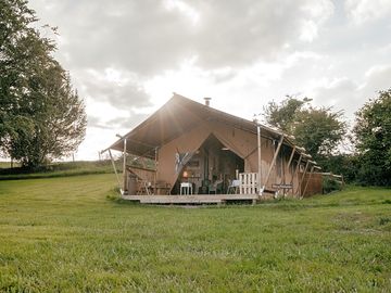 Dan y ffawydden, sleeps 6