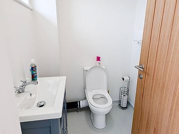 Toilet & shower block