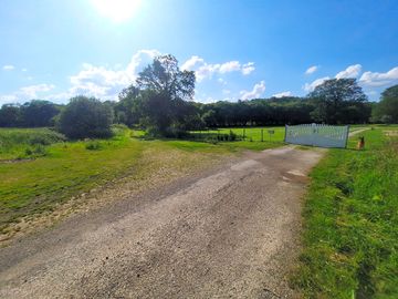 Path leading directly to the nantes-brest canal