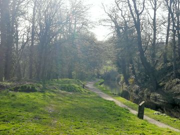 Site accessible from the canal
