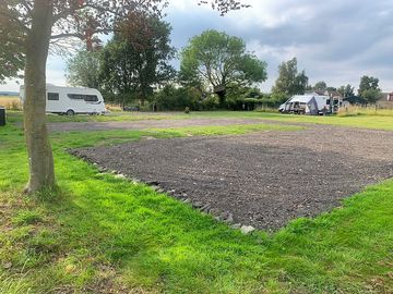 Large and flat hardstanding pitches