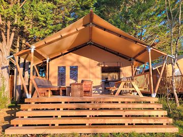 Front view of the 6 person safari tent