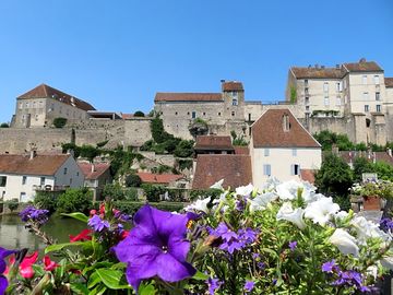 Views of pesmes and the river from the site