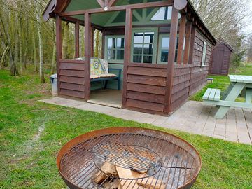 Cabin equipped with firebowl