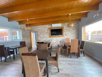 Restaurant seating
