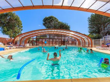 Swimming pool with retractable roof