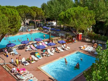 Swimming pools and solarium