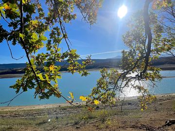 Lac de montbel situé à 7km du camping
