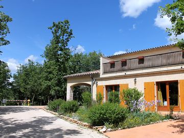 Bar-restaurant
