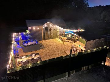 Lodge with a hot tub in the private garden