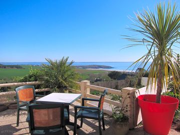 Terrace with sea views