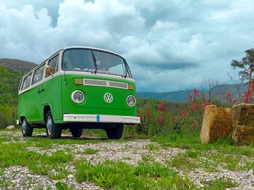 foto dei pitch bassi con vecchio volkswagen